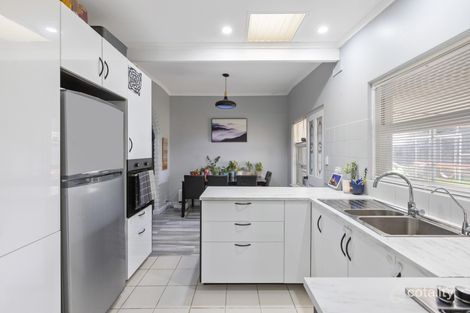 Property photo of 8 Wakefield Avenue Morphett Vale SA 5162