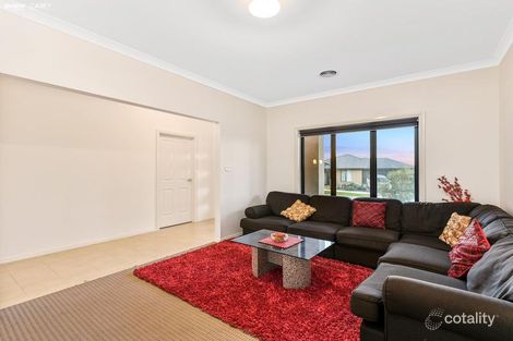 Property photo of 28 Royaloak Crescent Cranbourne East VIC 3977