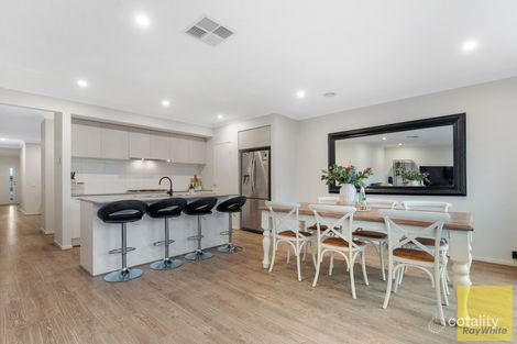Property photo of 12 Bunsen Way Truganina VIC 3029