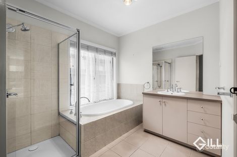 Property photo of 51 Stefan Drive Berwick VIC 3806