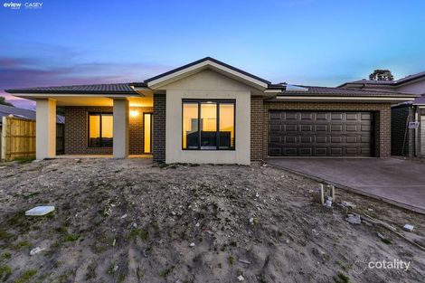 Property photo of 28 Royaloak Crescent Cranbourne East VIC 3977