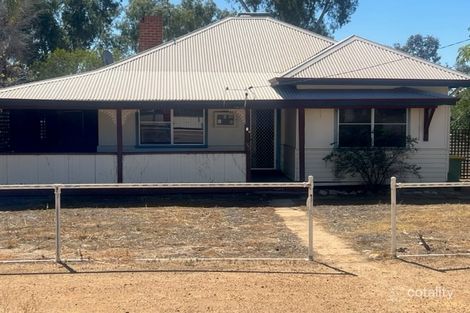 74 Endersbee St, Merredin, WA 6415