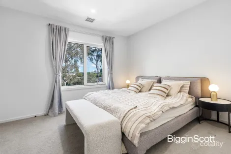 Property photo of 2/15 Packham Crescent Glen Waverley VIC 3150