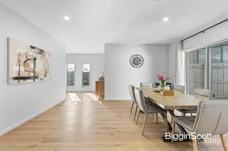 Property photo of 2/15 Packham Crescent Glen Waverley VIC 3150