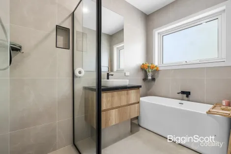 Property photo of 2/15 Packham Crescent Glen Waverley VIC 3150