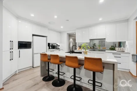 Property photo of 2 Harbury Court Onkaparinga Hills SA 5163