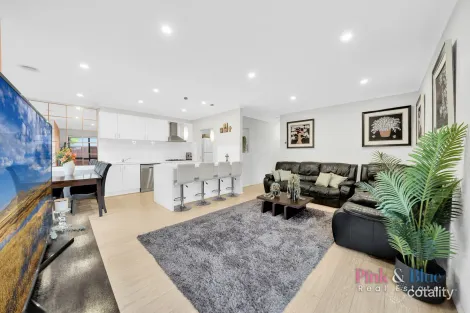 Property photo of 17 Rosette Crescent Rockbank VIC 3335