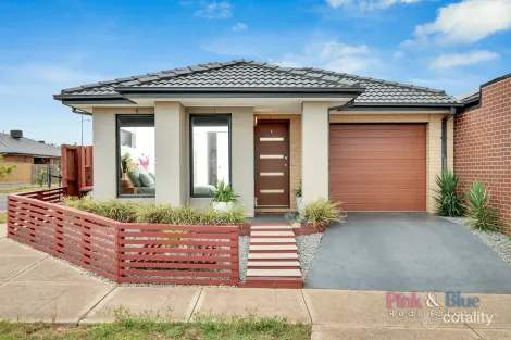Property photo of 17 Rosette Crescent Rockbank VIC 3335