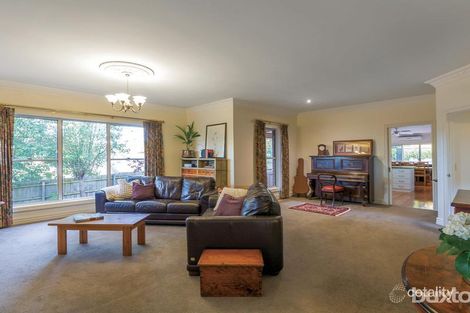 Property photo of 8 View Point Drive Ballarat North VIC 3350