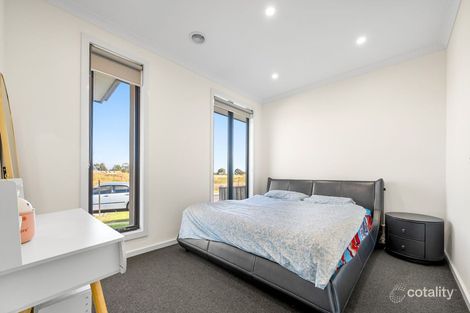 Property photo of 15 Stilo Crescent Truganina VIC 3029