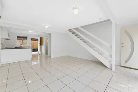 Property photo of 2/96 Smith Road Woodridge QLD 4114