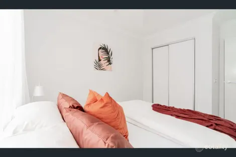 Property photo of 48 Kangaroo Road Craigieburn VIC 3064