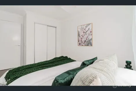 Property photo of 48 Kangaroo Road Craigieburn VIC 3064