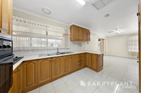 Property photo of 16 Mulhall Drive St Albans VIC 3021