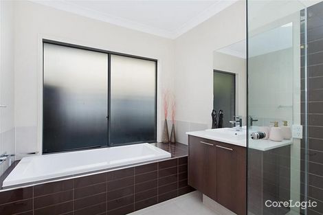 Property photo of 22 Sequoia Close Elanora QLD 4221