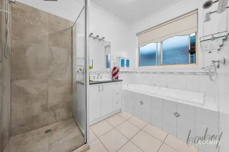 Property photo of 4 Tusmore Rise Craigieburn VIC 3064