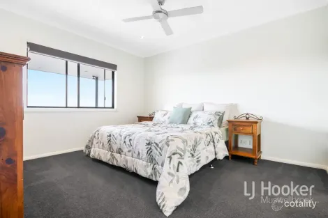 Property photo of 16 Redbank Drive Scone NSW 2337