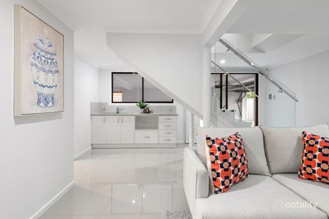 Property photo of 44 Cresthaven Drive Mansfield QLD 4122