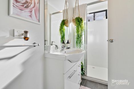 Property photo of 33 Emmaline Court Rokeby TAS 7019