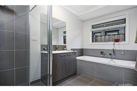 Property photo of 1 Sapphire Drive Alfredton VIC 3350
