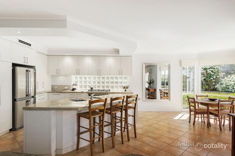 Property photo of 6 Springbank Rise Viewbank VIC 3084