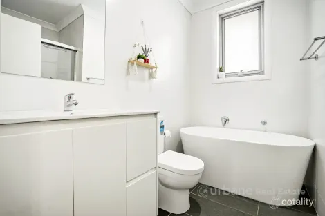 Property photo of 2/74-76 Irwin Street Werrington NSW 2747