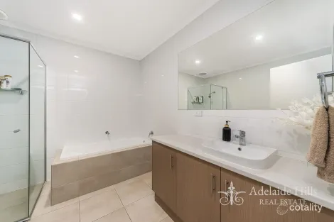 Property photo of 38 Tarra Circuit Mount Barker SA 5251