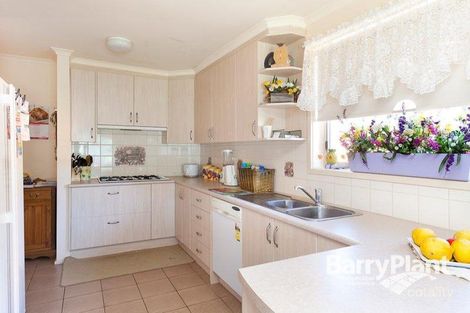 Property photo of 71 Heyington Crescent Noble Park North VIC 3174