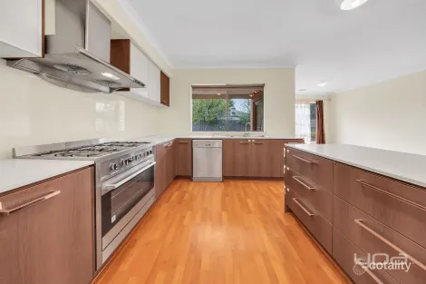 Property photo of 39 Waiben Crescent Point Cook VIC 3030