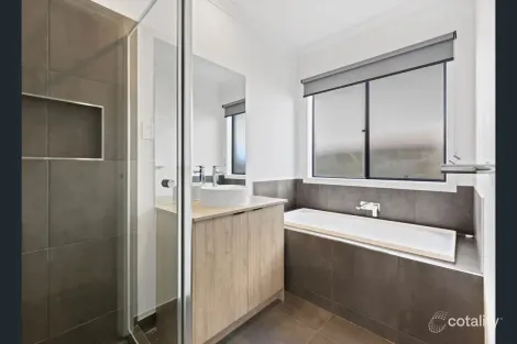 Property photo of 35 Magnificent Grove Mount Duneed VIC 3217