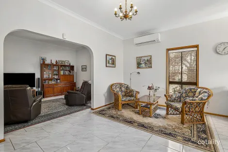 Property photo of 8 Kippax Place Menai NSW 2234