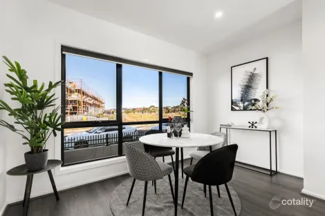 Property photo of 7 Travertine Loop Berwick VIC 3806