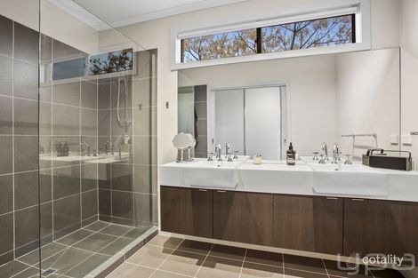 Property photo of 26 Niland Crescent Point Cook VIC 3030