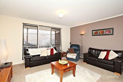 Property photo of 2 Inverness Close Pakenham VIC 3810