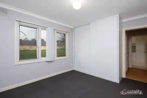 Property photo of 33 Rochford Way Girrawheen WA 6064