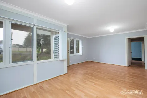 Property photo of 33 Rochford Way Girrawheen WA 6064