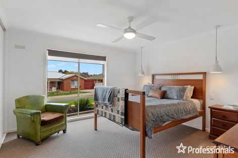 Property photo of 8 Sandner Grove Golden Square VIC 3555
