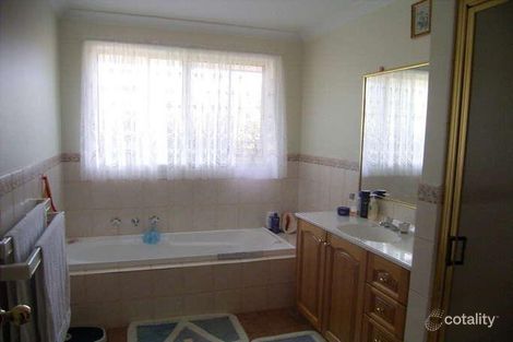 Property photo of 56 Greentree Way West Albury NSW 2640