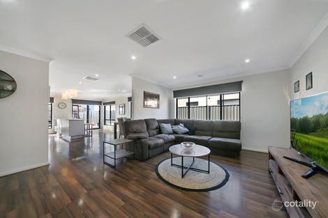 Property photo of 12 Clarence Place Cranbourne East VIC 3977