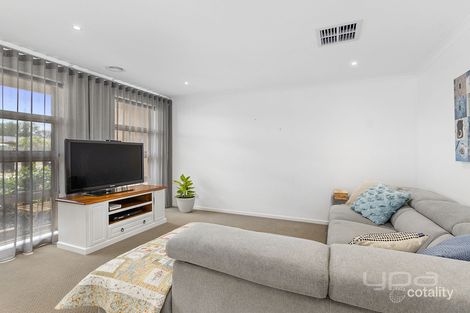 Property photo of 2 Nicholas Place Brookfield VIC 3338