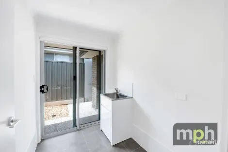 Property photo of 3 Pecan Road Munno Para Downs SA 5115