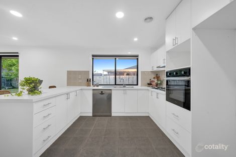 Property photo of 4 May Gibbs Crescent Lynbrook VIC 3975