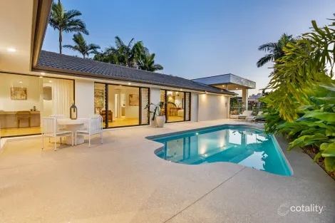 Property photo of 8 Helm Court Mermaid Waters QLD 4218