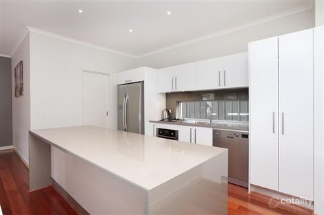 Property photo of 15 Damaine Circuit Caroline Springs VIC 3023