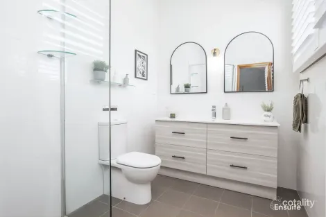 Property photo of 28 Jervis Drive Illawong NSW 2234