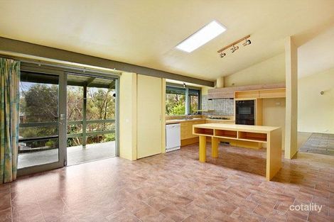 Property photo of 15 Somerleigh Crescent Greensborough VIC 3088