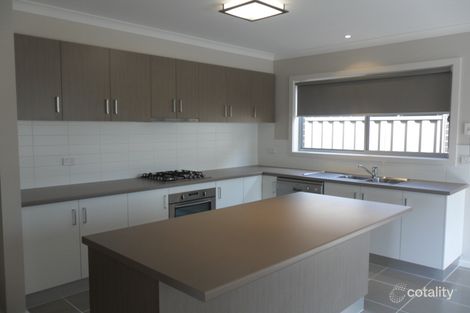 1/2 Brunel Cl, Lara, VIC 3212