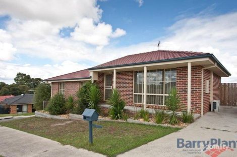 Property photo of 8 Luca Place Pakenham VIC 3810