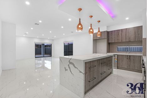 Property photo of 27 Ambervue Drive Cobblebank VIC 3338