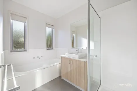 Property photo of 12 Nelmore Court Ballarat East VIC 3350